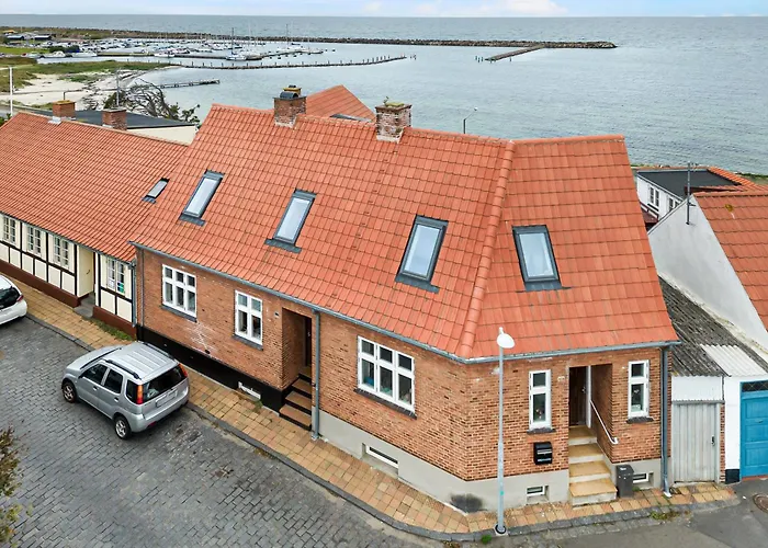 Geräumiges Haus Mit Meerblick Von Allen Zimmern