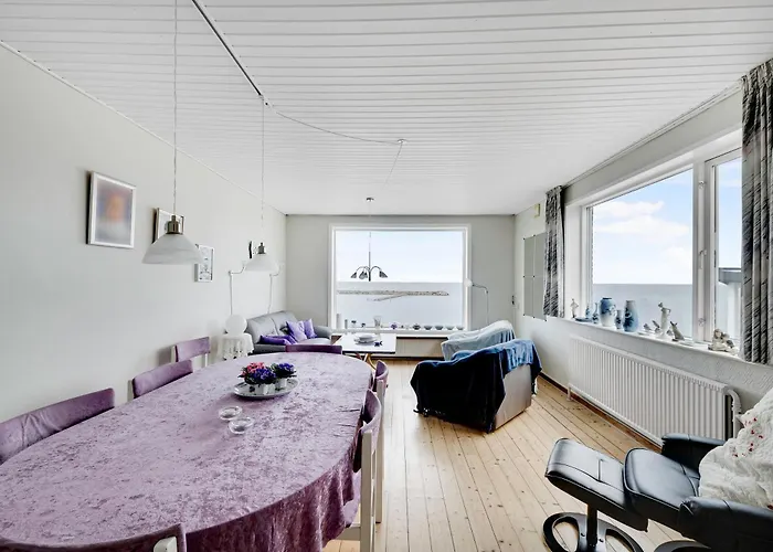 Geräumiges Haus Mit Meerblick Von Allen Zimmern