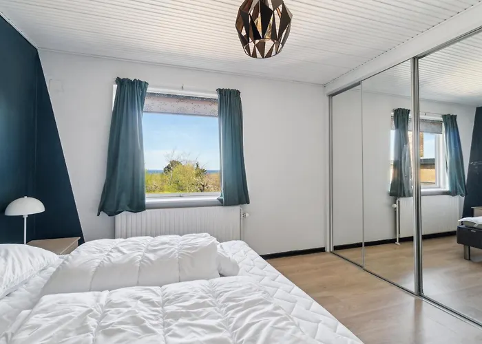 Modernisiertes Ferienhaus Mit Meerblick In Tejn